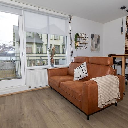 Charming Deluxe Apartment Akureyri Room photo
