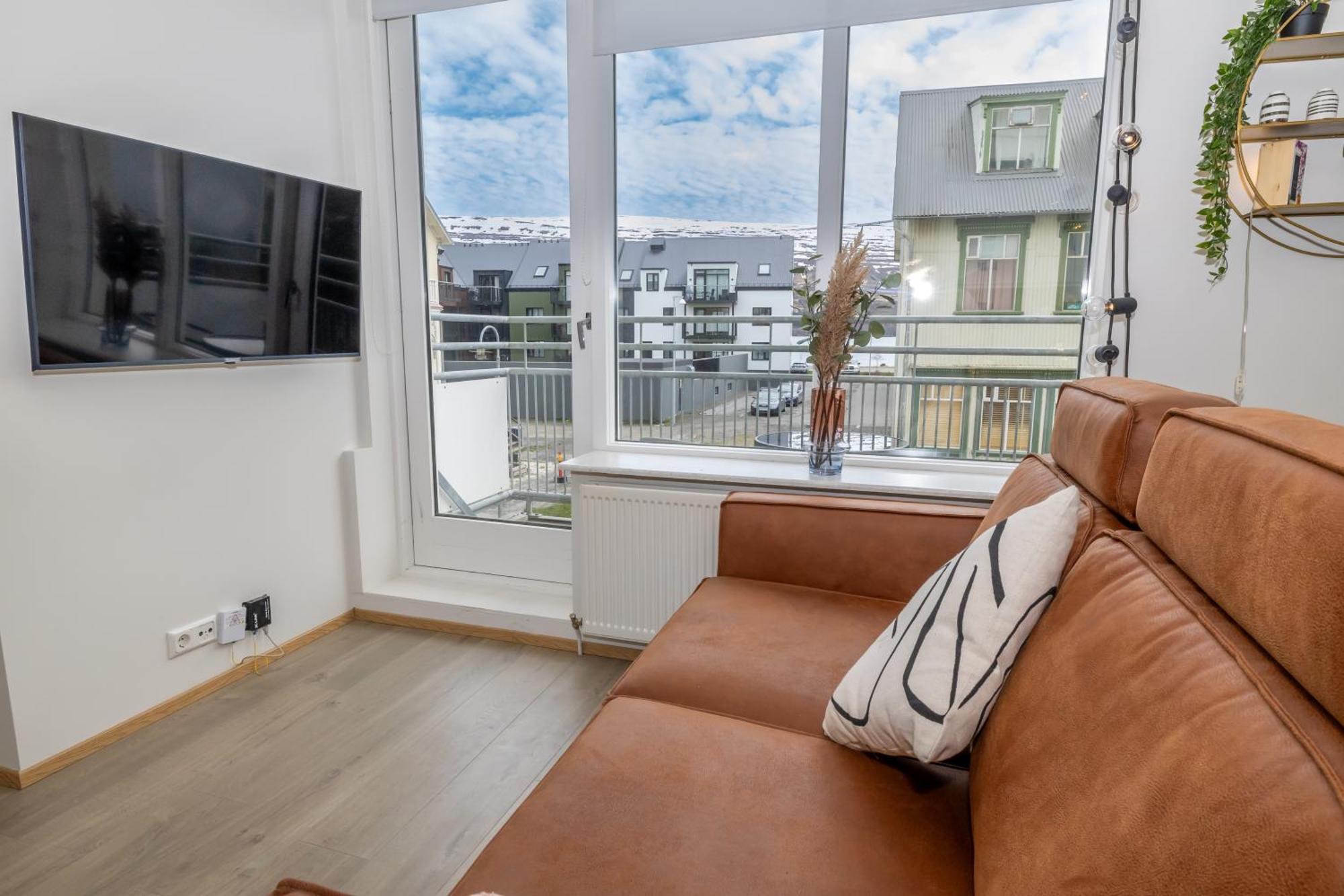 Charming Deluxe Apartment Akureyri Room photo