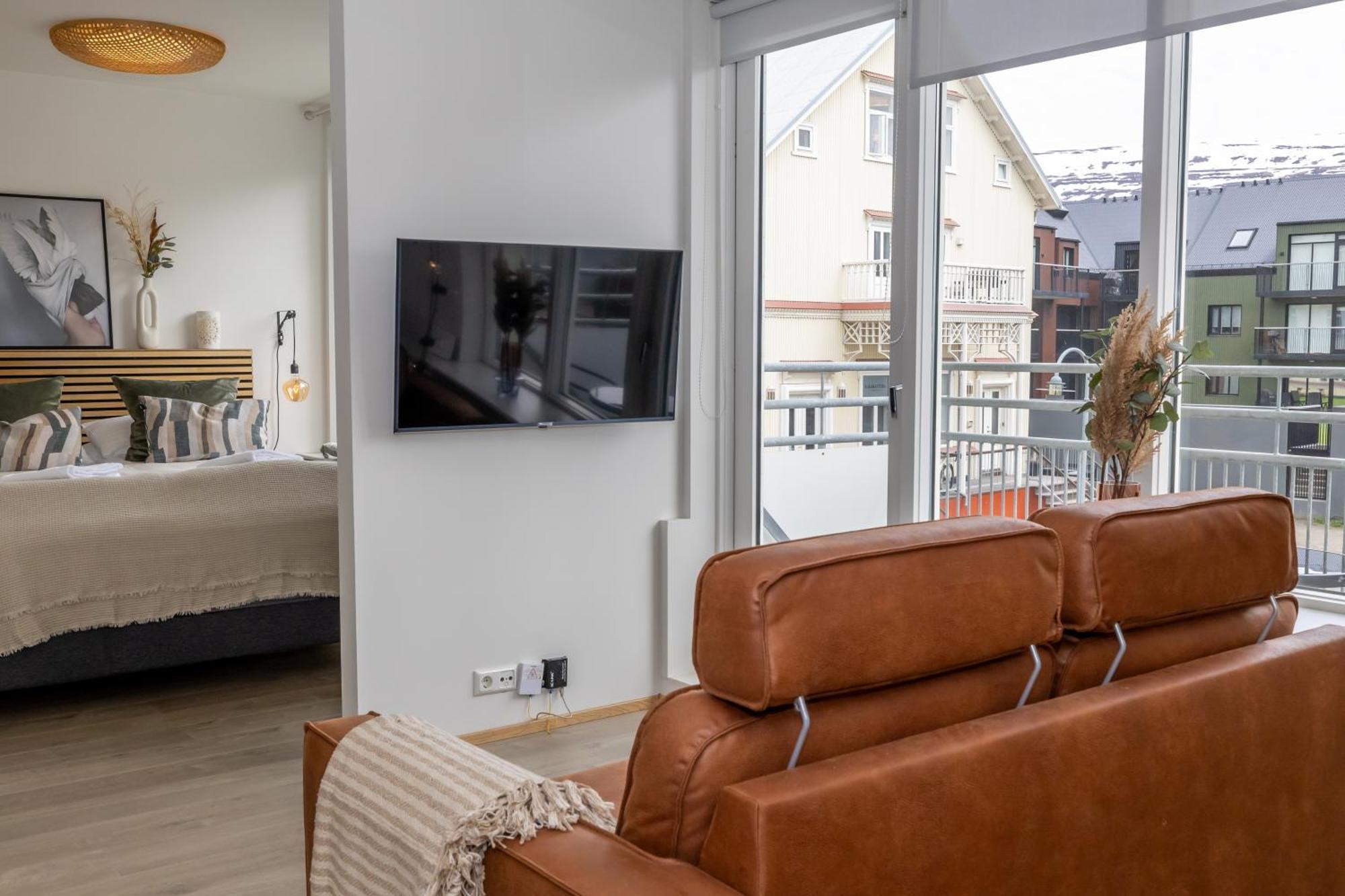 Charming Deluxe Apartment Akureyri Room photo