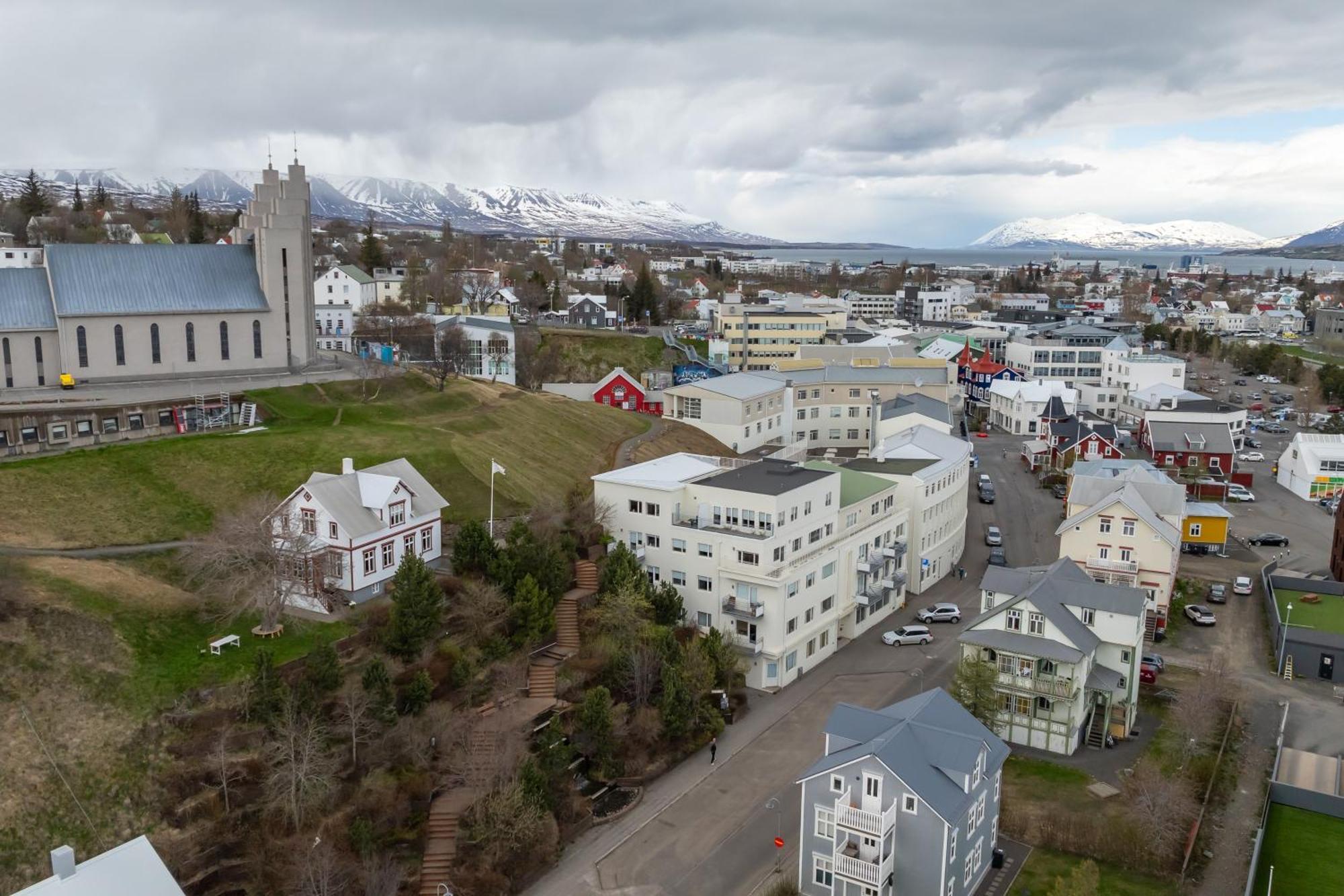 Charming Deluxe Apartment Akureyri Room photo