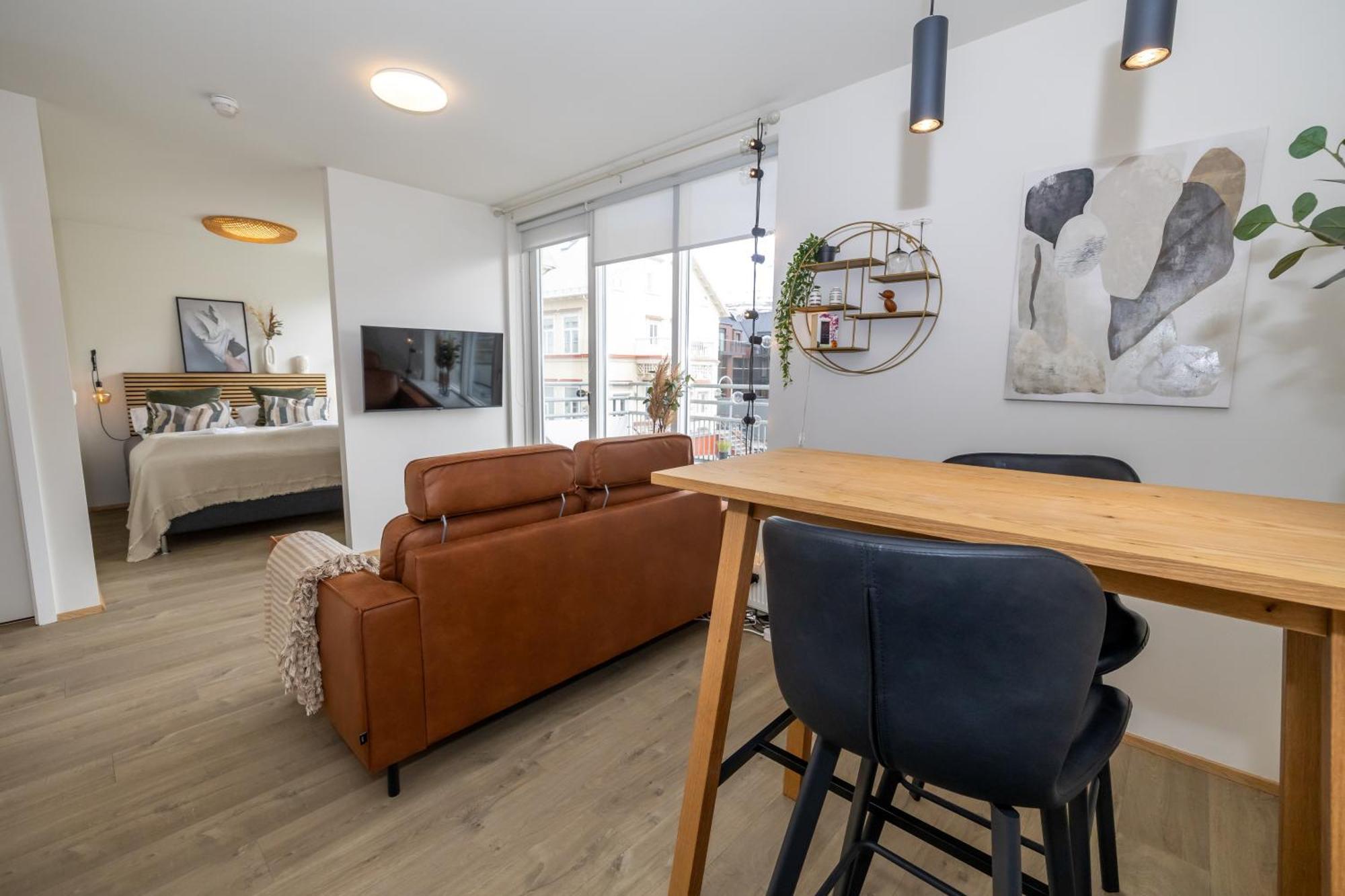 Charming Deluxe Apartment Akureyri Room photo
