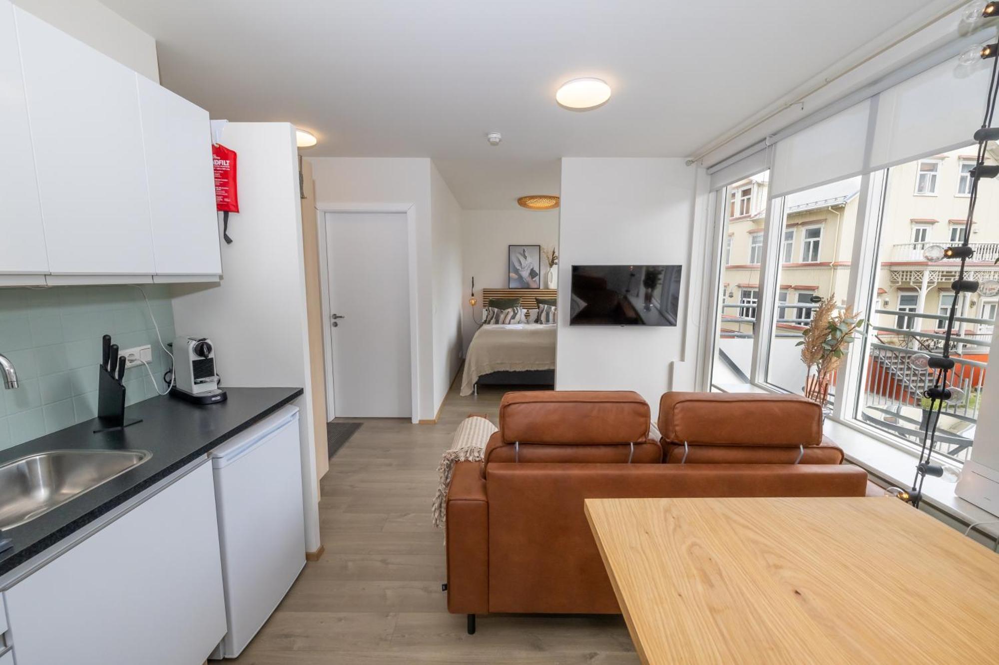 Charming Deluxe Apartment Akureyri Room photo