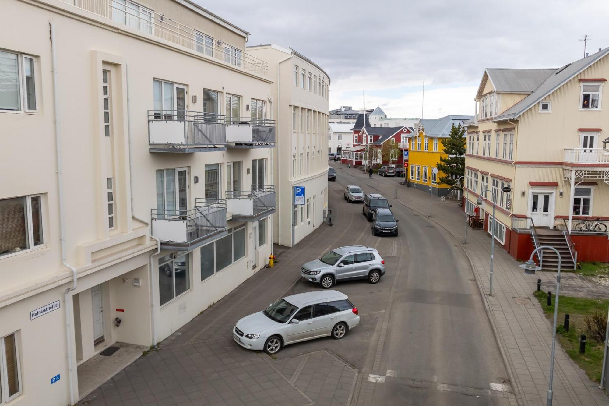 Charming Deluxe Apartment Akureyri Room photo